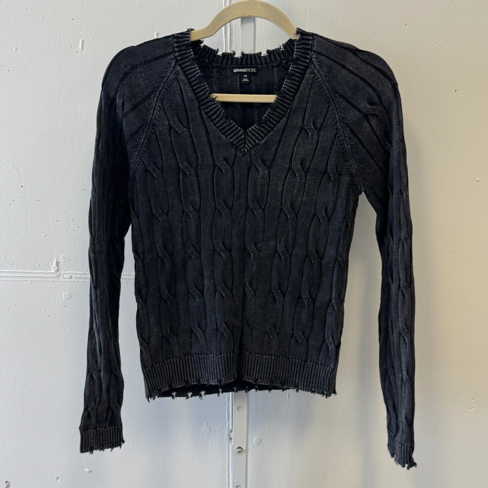 Minnie Rose Women's XS Distressed Cable Knit V-Neck Sweater Faded‎ Black Raglan